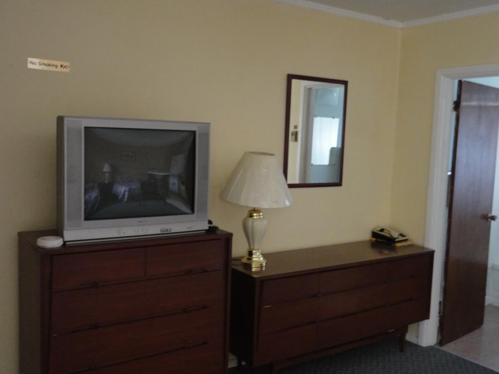 Hipwell'S Motel Fonthill Eksteriør billede