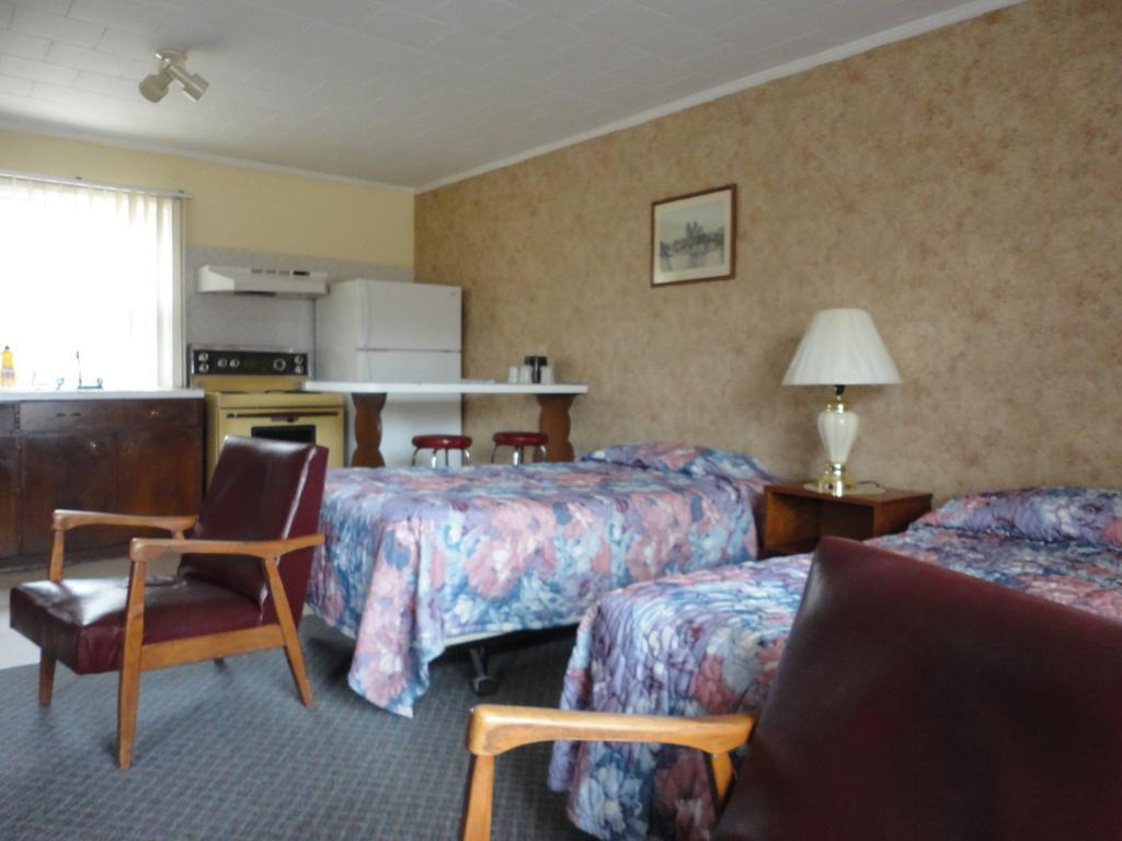 Hipwell'S Motel Fonthill Eksteriør billede
